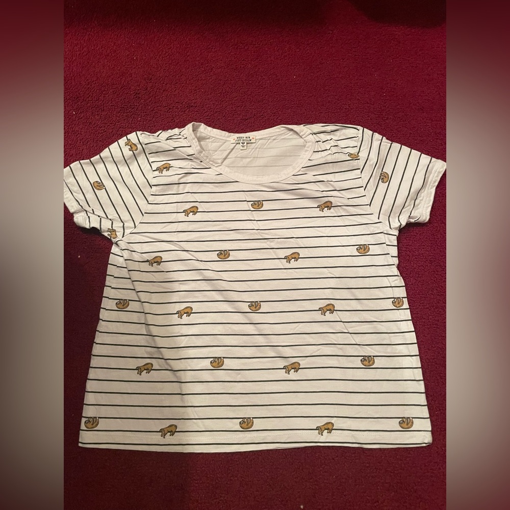 Sloth T-Shirt Women’s Medium Spring and Summer Casual Top